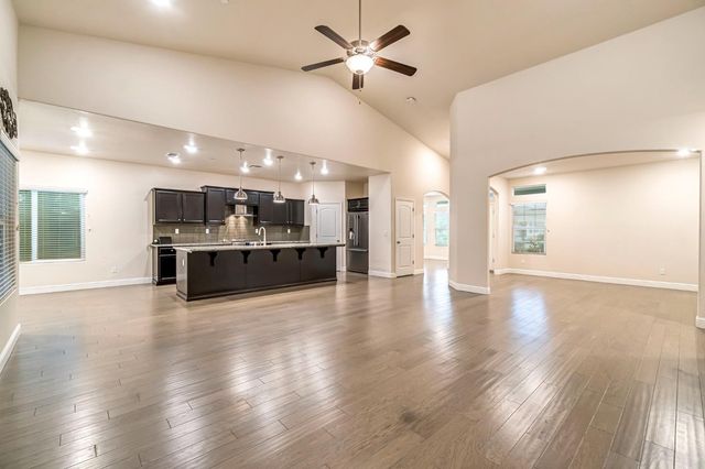 462 S Crescent Lane, Madera, CA 93636