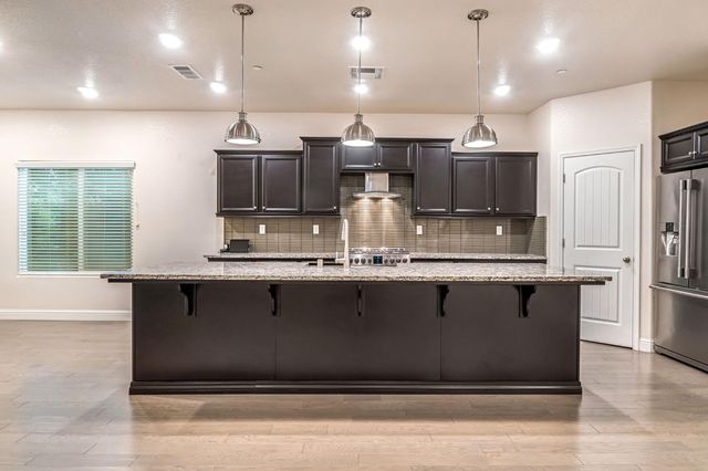 462 S Crescent Lane, Madera, CA 93636