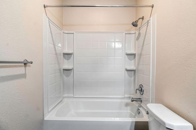 462 S Crescent Lane, Madera, CA 93636