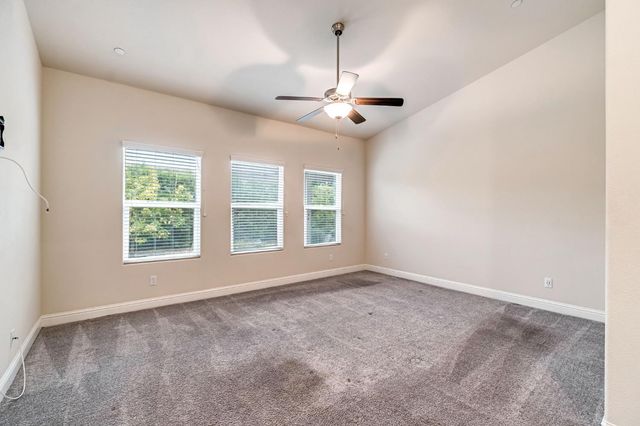 462 S Crescent Lane, Madera, CA 93636