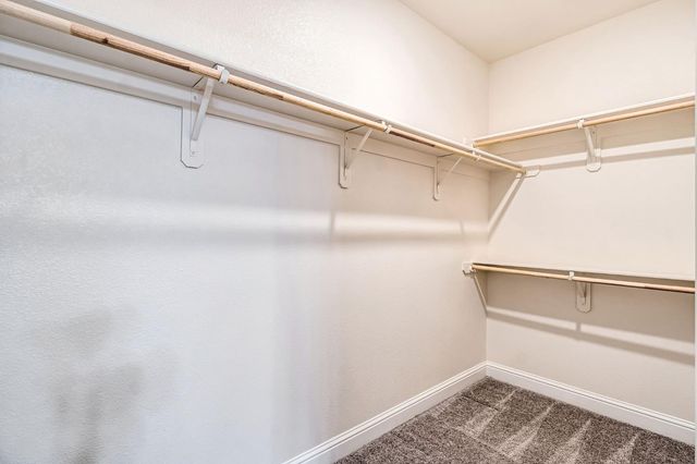 462 S Crescent Lane, Madera, CA 93636