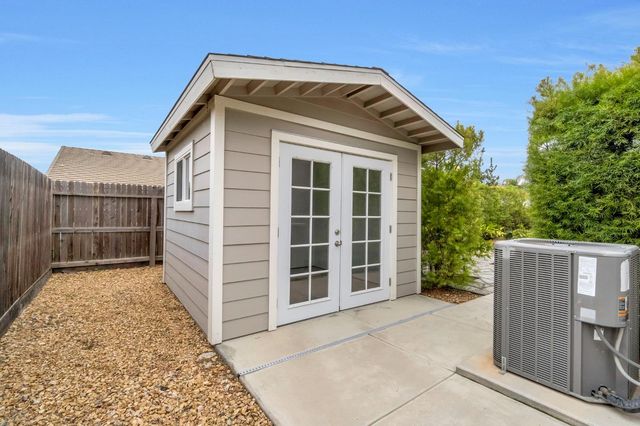 462 S Crescent Lane, Madera, CA 93636