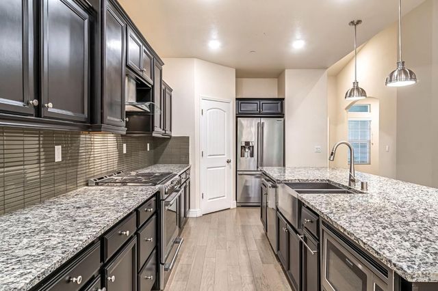 462 S Crescent Lane, Madera, CA 93636