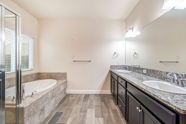 462 S Crescent Lane, Madera, CA 93636