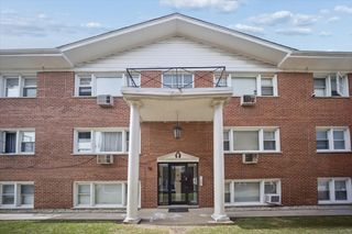 10105 Hartford Court GB, Schiller Park, IL 60176