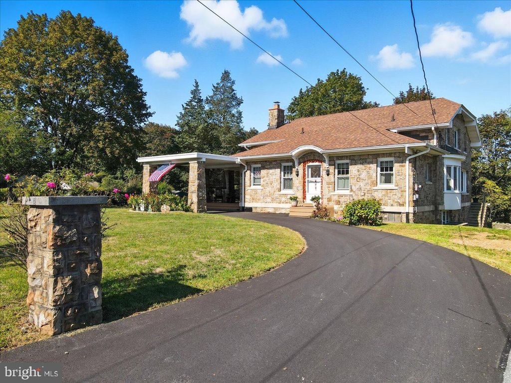 8 LENTZ AVE, Lehighton, PA 18235