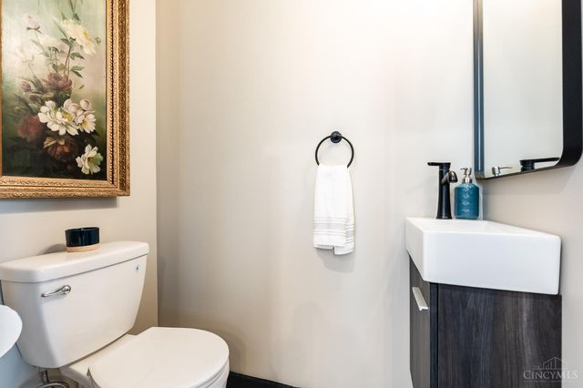 1144 Carmania Avenue, Cincinnati, OH 45238