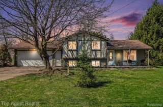 1010 Pelham Boulevard, Waterford Charter Township, MI 48328