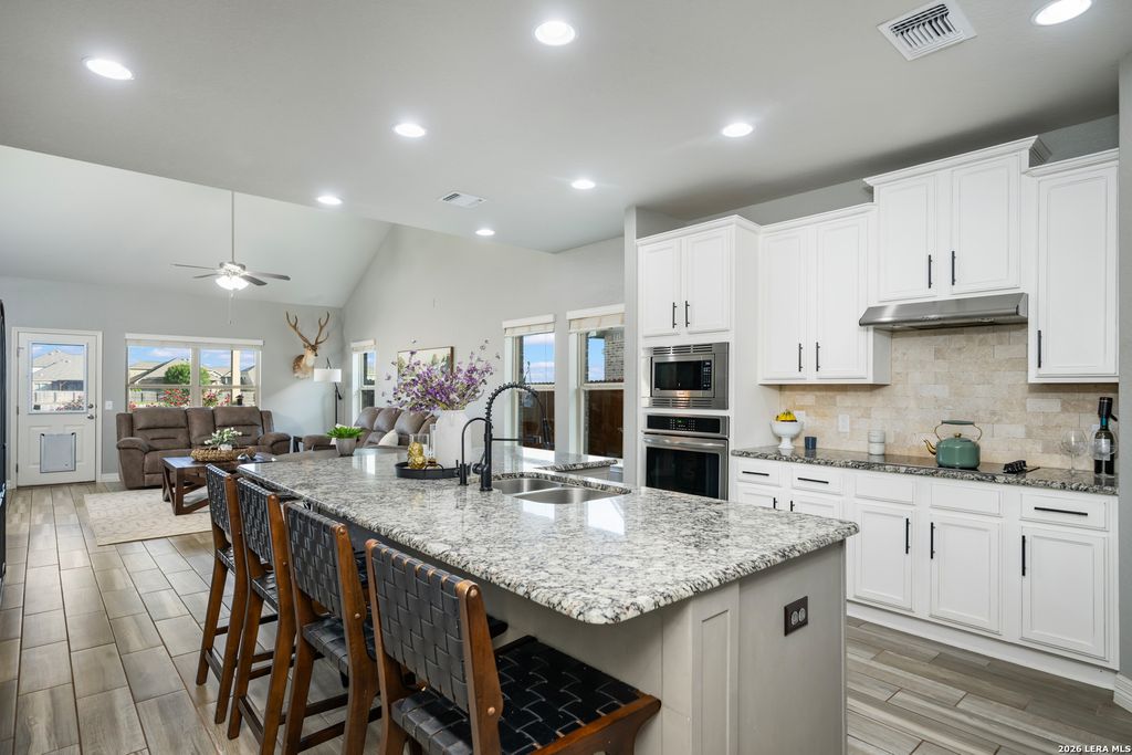 1382 Shadow Rock, New Braunfels, TX 78130