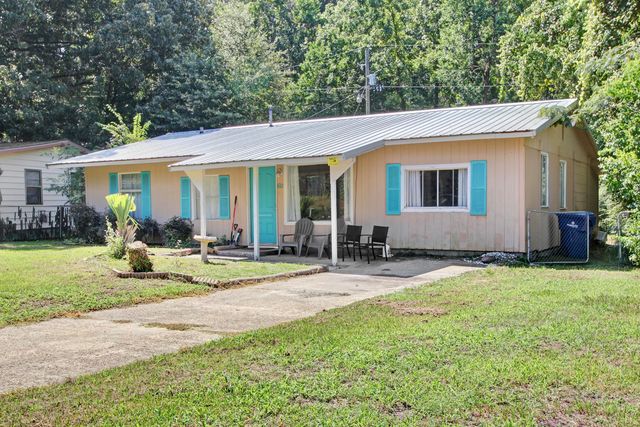 60 Francis Ave., Leesville, LA 71446