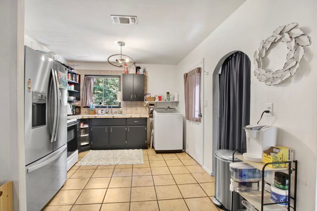 60 Francis Ave., Leesville, LA 71446