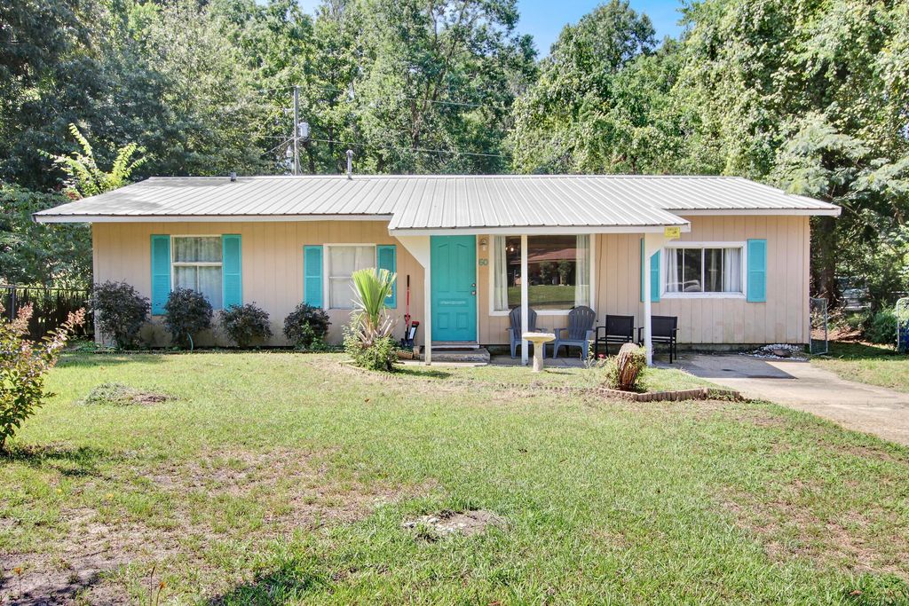 60 Francis Ave., Leesville, LA 71446