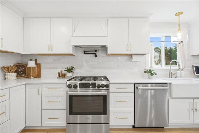 2 Commons Drive, Carver, MA 02330