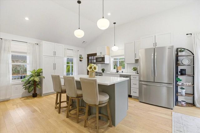 2 Commons Drive, Carver, MA 02330