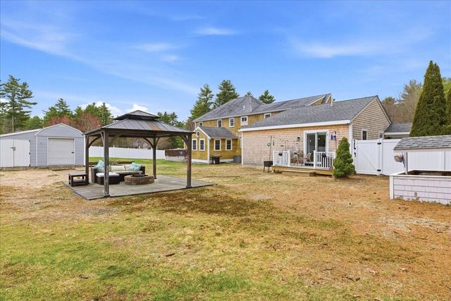 2 Commons Drive, Carver, MA 02330