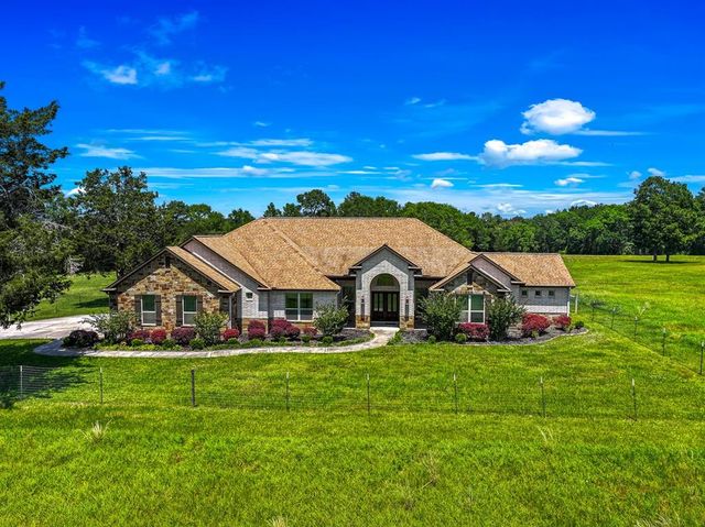 565 Four Notch Road, Huntsville, TX 77340