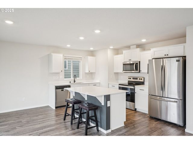 1302 W LARSEN Dr, La Center, WA 98629