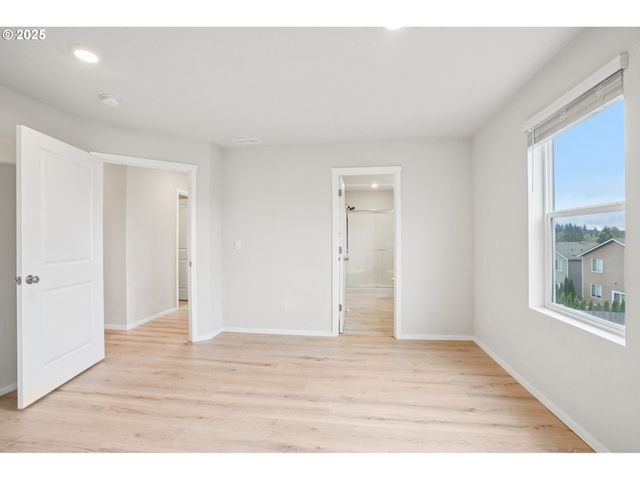 1302 W LARSEN Dr, La Center, WA 98629