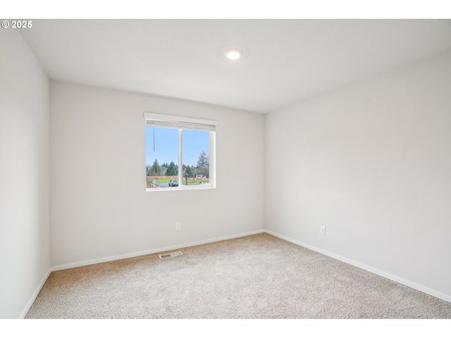 1302 W LARSEN Dr, La Center, WA 98629