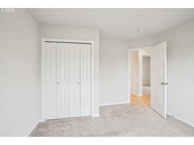 1302 W LARSEN Dr, La Center, WA 98629