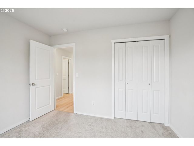 1302 W LARSEN Dr, La Center, WA 98629