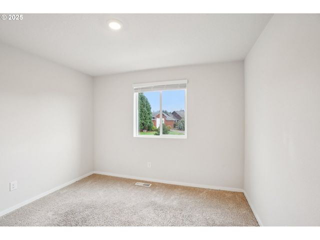 1302 W LARSEN Dr, La Center, WA 98629