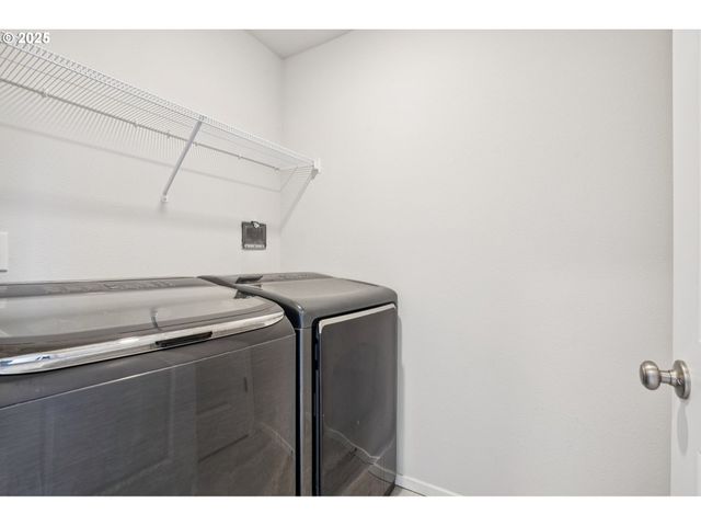 1302 W LARSEN Dr, La Center, WA 98629