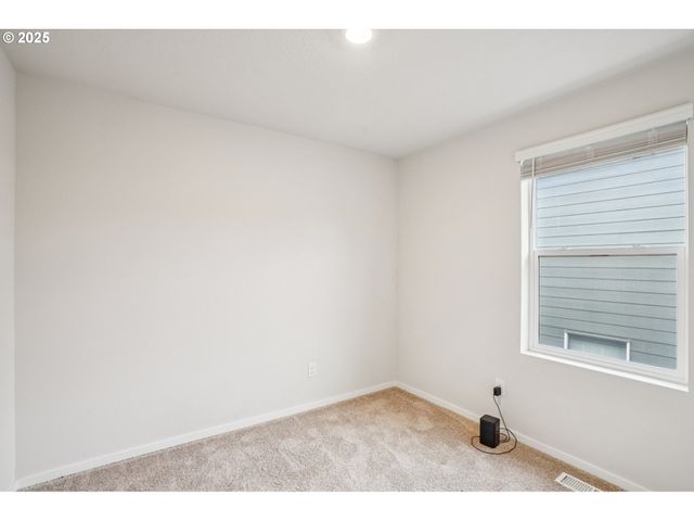 1302 W LARSEN Dr, La Center, WA 98629