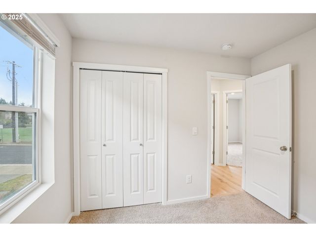 1302 W LARSEN Dr, La Center, WA 98629