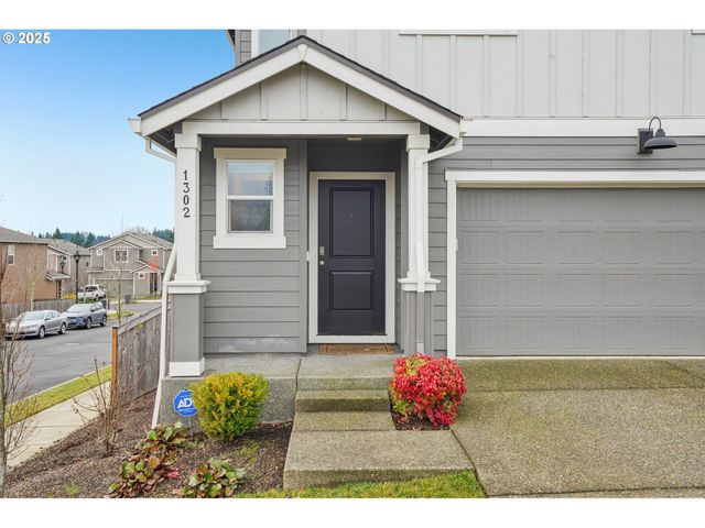 1302 W LARSEN Dr, La Center, WA 98629
