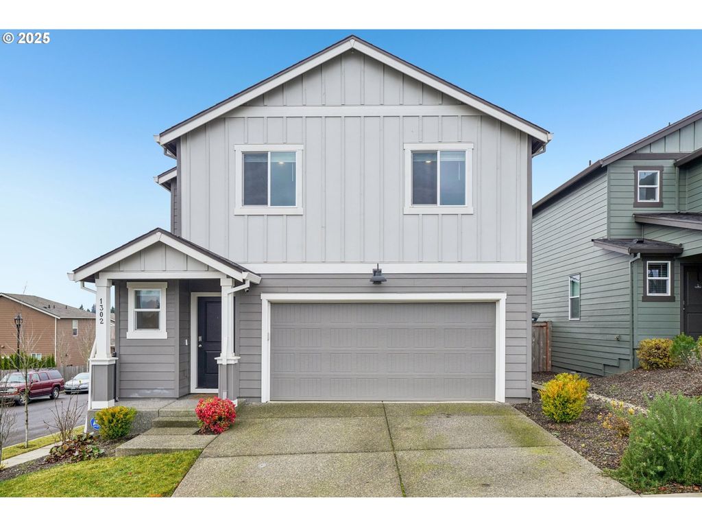 1302 W LARSEN Dr, La Center, WA 98629