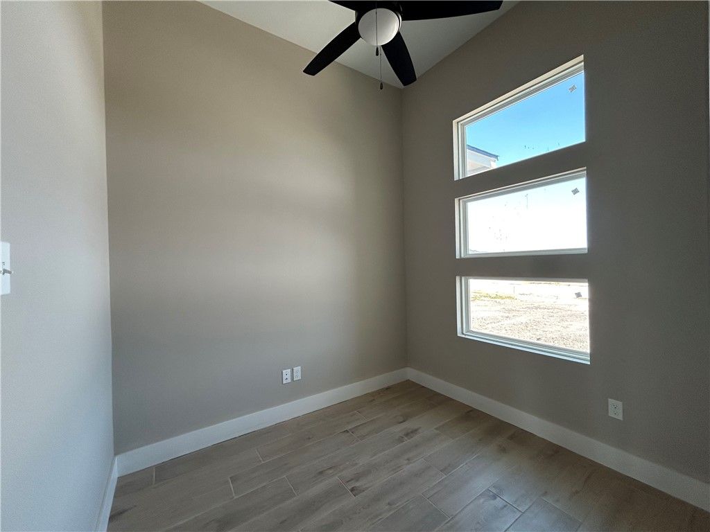 1481 Irigoyen Ct, Corpus Christi, TX 78415 — photo 2