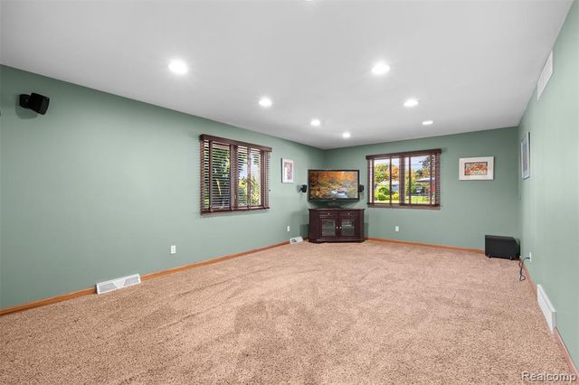 8500 28 Mile Road, Washington, MI 48094