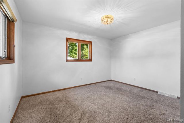 8500 28 Mile Road, Washington, MI 48094