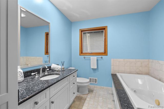 8500 28 Mile Road, Washington, MI 48094
