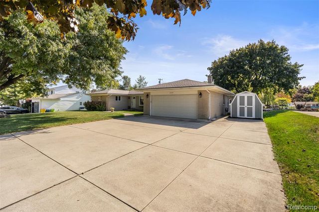 8500 28 Mile Road, Washington, MI 48094