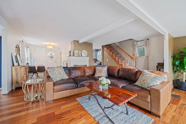 3 Pecksuot Rd, Weymouth, MA 02191