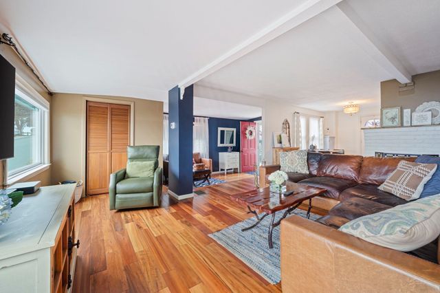 3 Pecksuot Rd, Weymouth, MA 02191