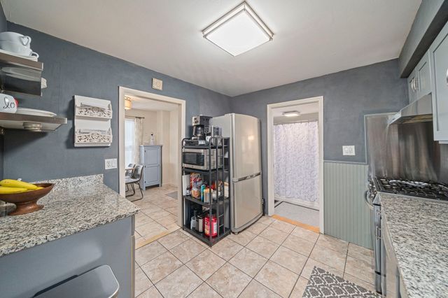3 Pecksuot Rd, Weymouth, MA 02191