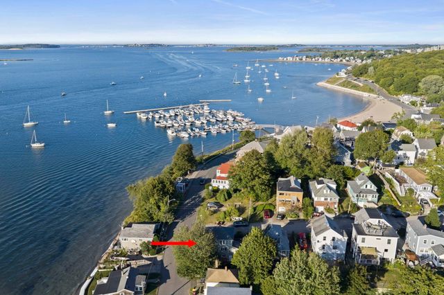 3 Pecksuot Rd, Weymouth, MA 02191