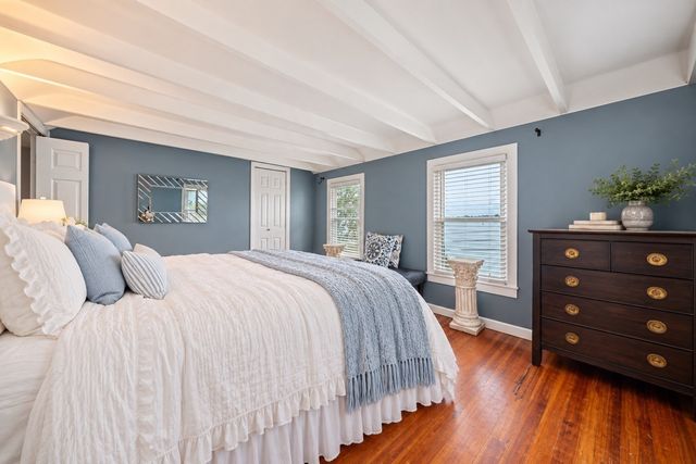3 Pecksuot Rd, Weymouth, MA 02191