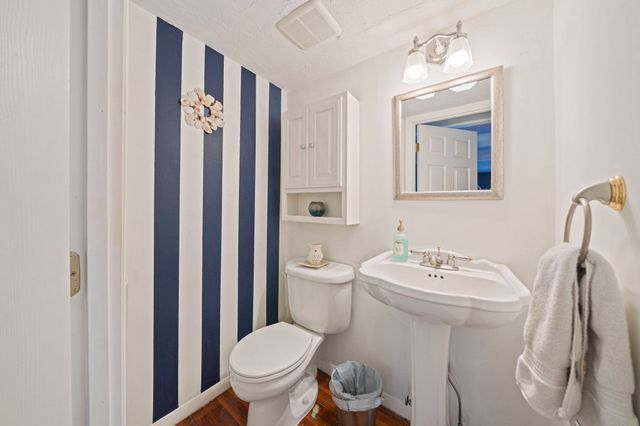 3 Pecksuot Rd, Weymouth, MA 02191