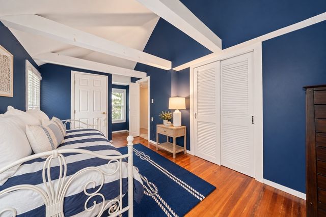 3 Pecksuot Rd, Weymouth, MA 02191