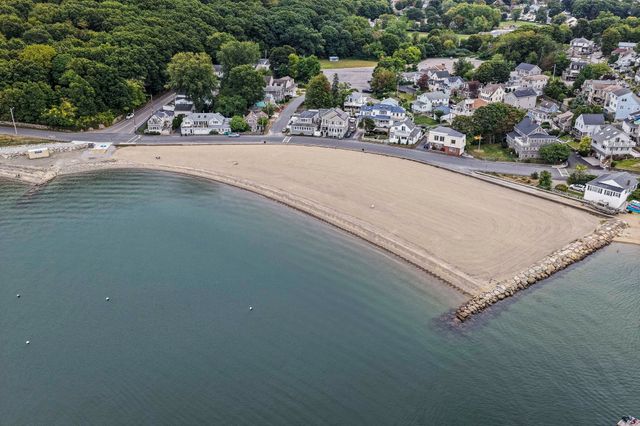 3 Pecksuot Rd, Weymouth, MA 02191