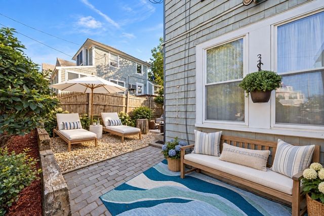 3 Pecksuot Rd, Weymouth, MA 02191