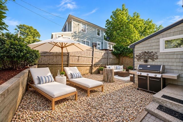 3 Pecksuot Rd, Weymouth, MA 02191