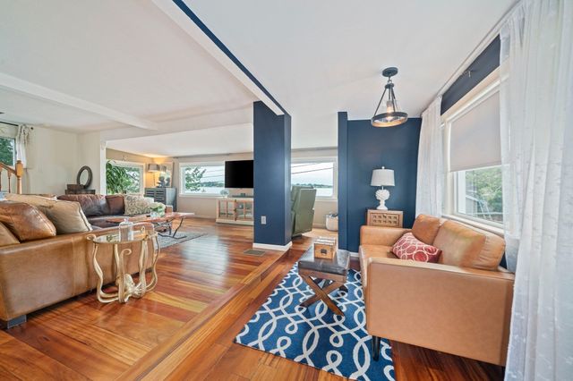 3 Pecksuot Rd, Weymouth, MA 02191