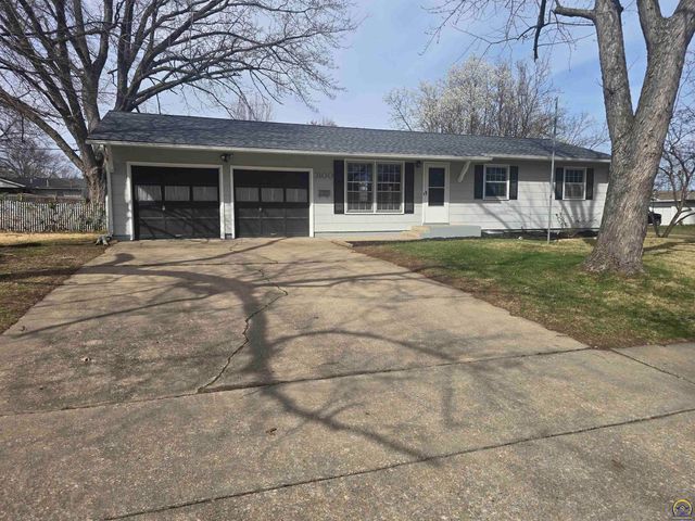 3100 SW 31st St, Topeka, KS 66614