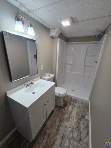 3100 SW 31st St, Topeka, KS 66614