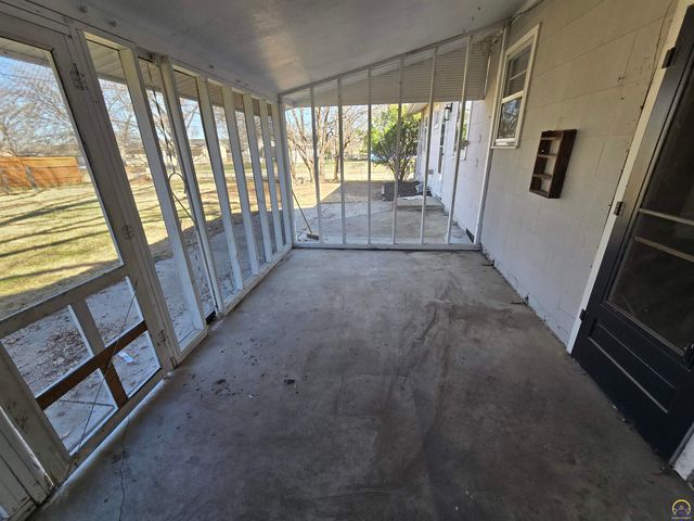 3100 SW 31st St, Topeka, KS 66614